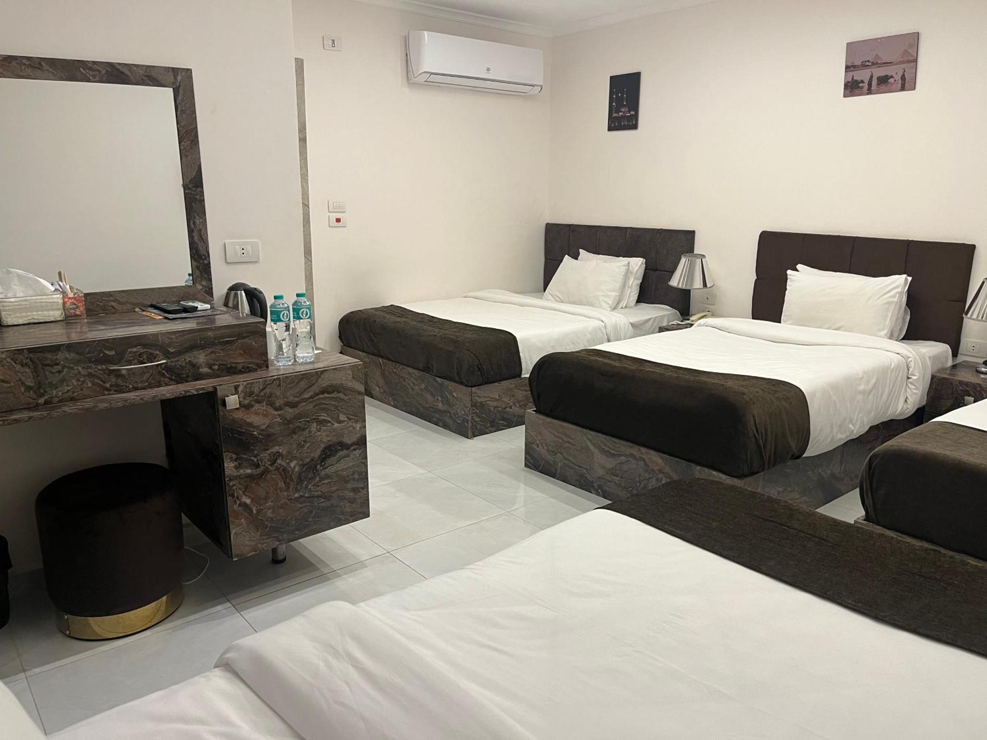 Shadow Pyramids Suites And Jacuzzi Kafret el-Gabal Екстериор снимка
